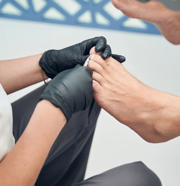 Expert Men’s Manicure & Pedicure